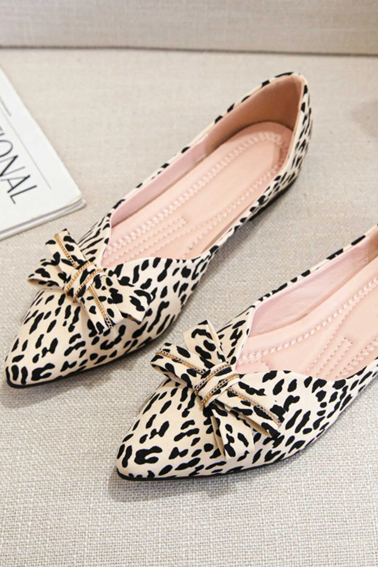 Amozae-Pointed Toe Leopard Print Bow Flats