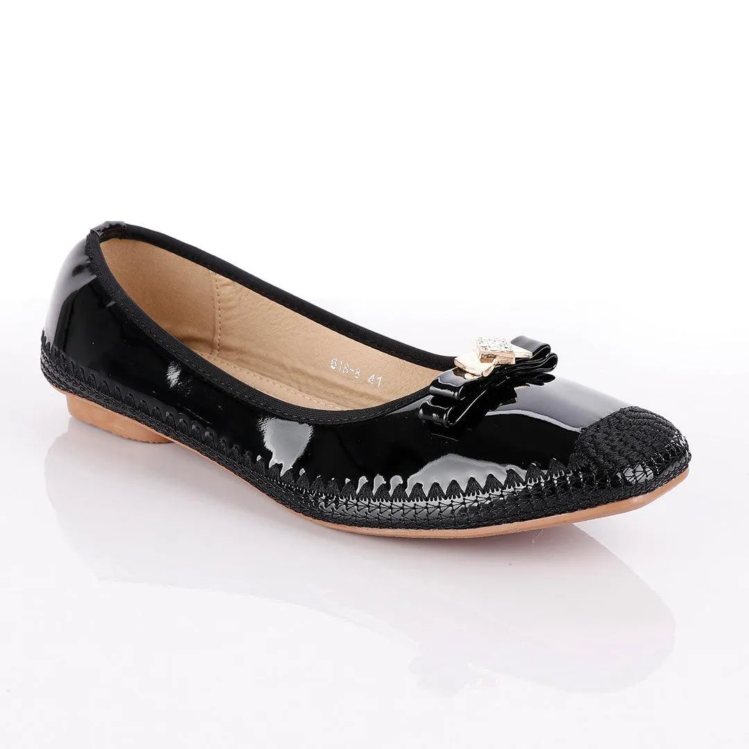 Fashionable Classic Crested Black Gloss Women's Flat Shoe