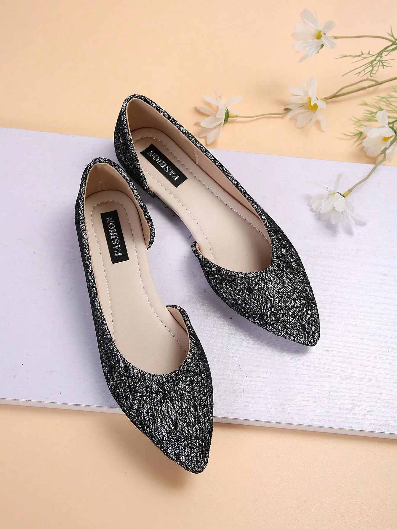 Fashionable Women's Flat Shoes