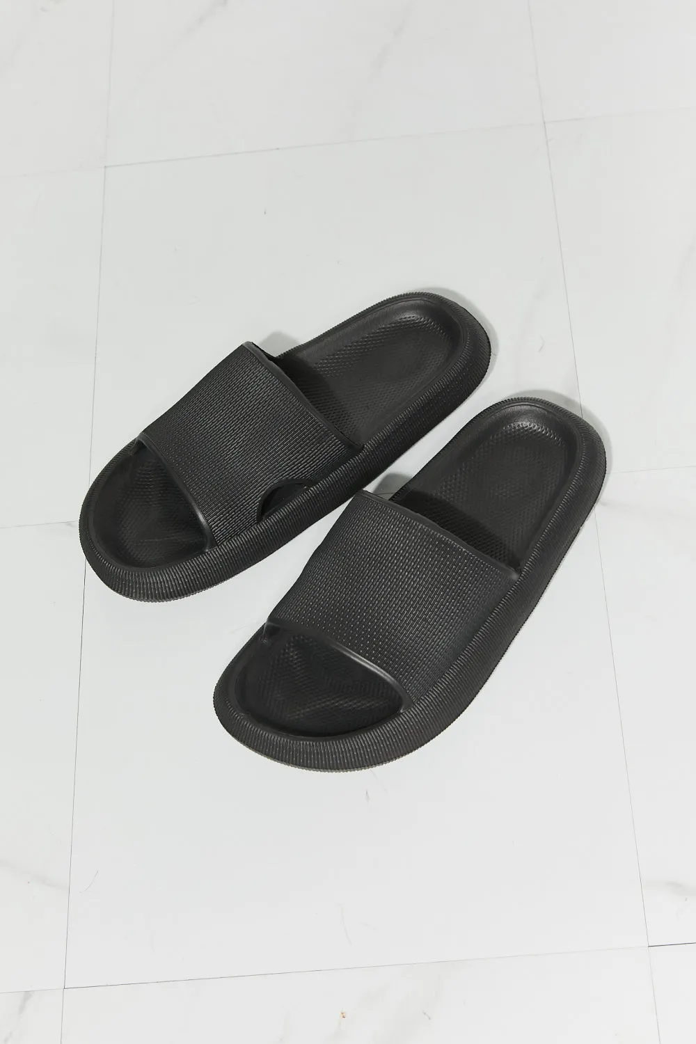 MMShoes Arms Around Me Open Toe Slide in Black