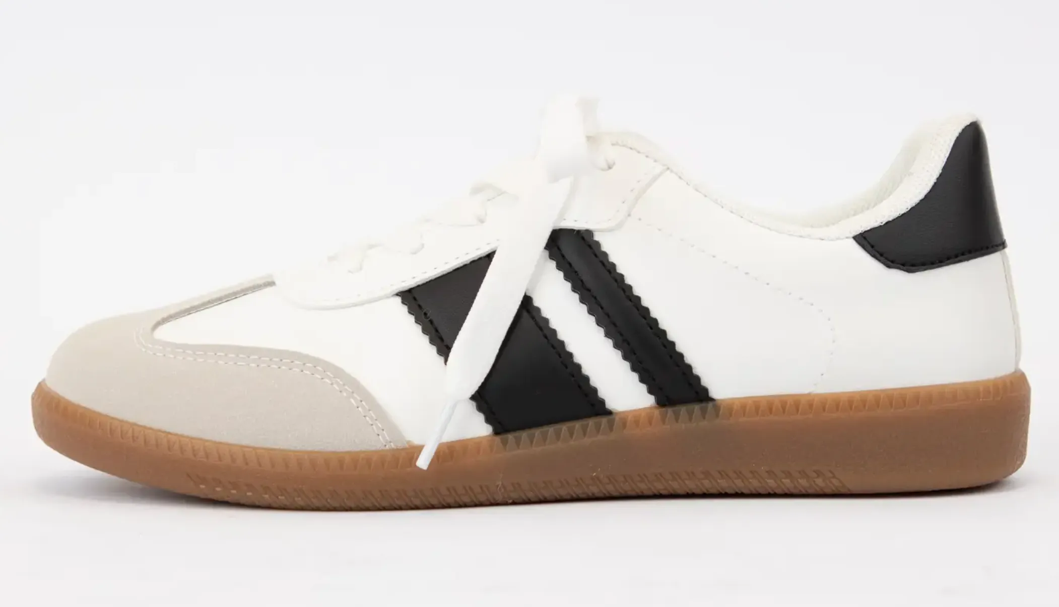 Shirley - Retro Black & White Striped Sneaker